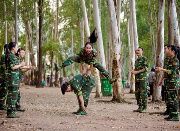 Cô Giáo Quốc Phòng Xinh đẹp Thường Bị Học Trò Trêu 2sao 