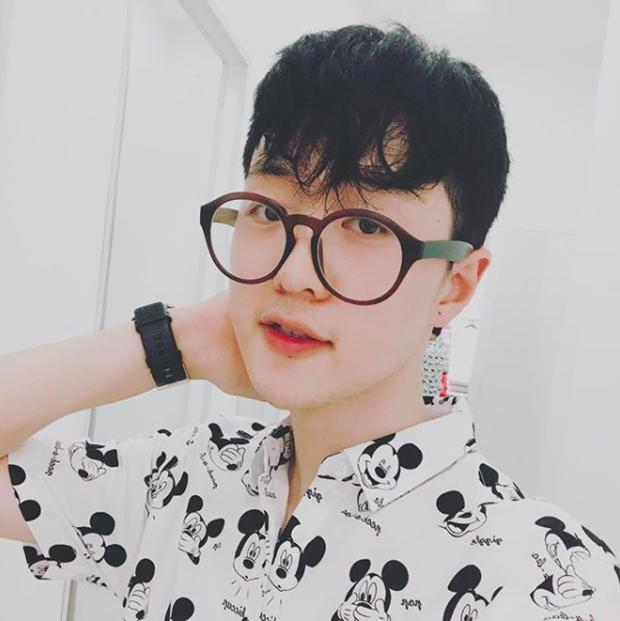 Danh tính thầy giáo người Hàn đẹp như hot boy, hát như ca sĩ khiến hội học sinh mê mệt-5