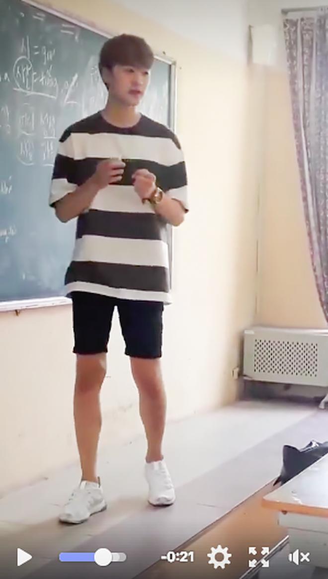 Danh tính thầy giáo người Hàn đẹp như hot boy, hát như ca sĩ khiến hội học sinh mê mệt-1