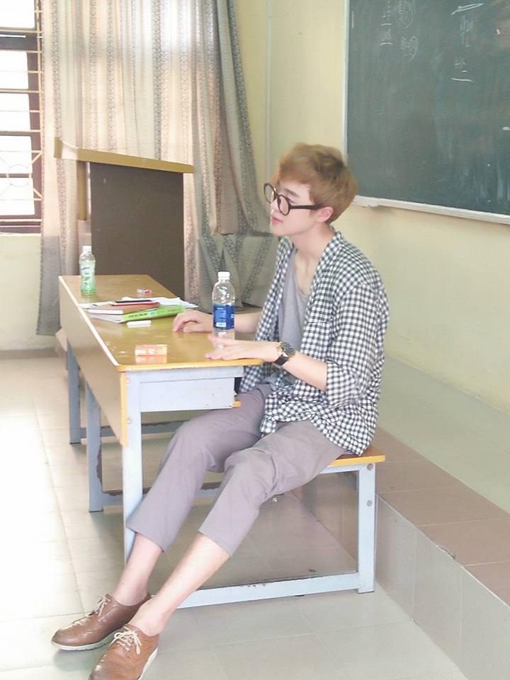 Danh tính thầy giáo người Hàn đẹp như hot boy, hát như ca sĩ khiến hội học sinh mê mệt-2