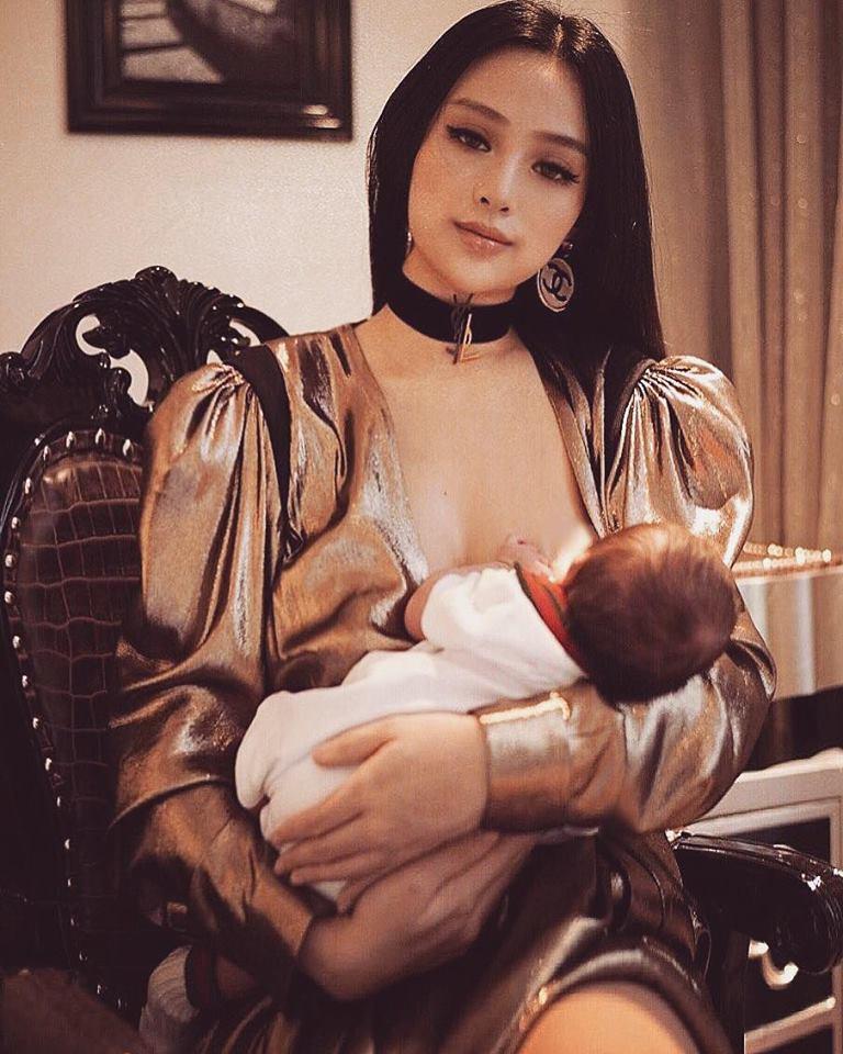 Hot girl - hot boy Việt 3/10: Huyền Baby lần đầu khoe ảnh con trai sau sinh-2