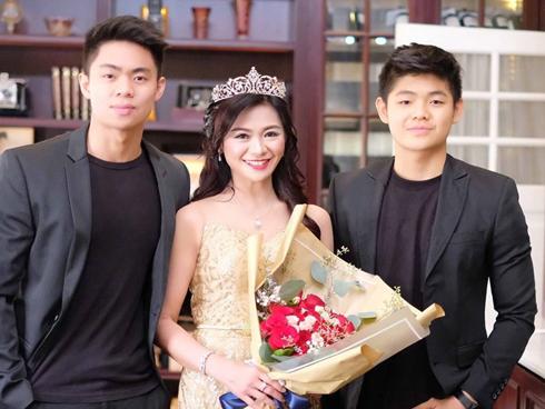 Bà mẹ U50 gây sốt khi sở hữu ngoại hình như gái còn son