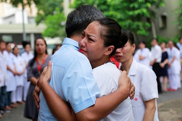 Viện trưởng về hưu cả trăm người khóc, ấn tượng đặc biệt qua lời kể của đồng nghiệp, bệnh nhân-3