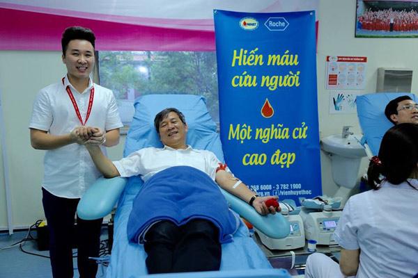 Viện trưởng về hưu cả trăm người khóc, ấn tượng đặc biệt qua lời kể của đồng nghiệp, bệnh nhân-8