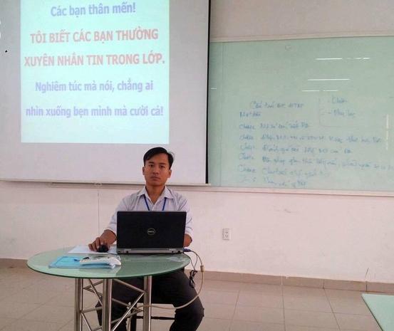 Thầy giáo trẻ khiến học trò chột dạ với lời cảnh cáo sử dụng điện thoại siêu dễ thương-1