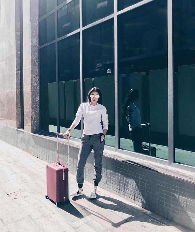 Hồ Ngọc Hà khoe chân dài miên man - Ngọc Trinh diện street style cưa sừng đón trung thu-7