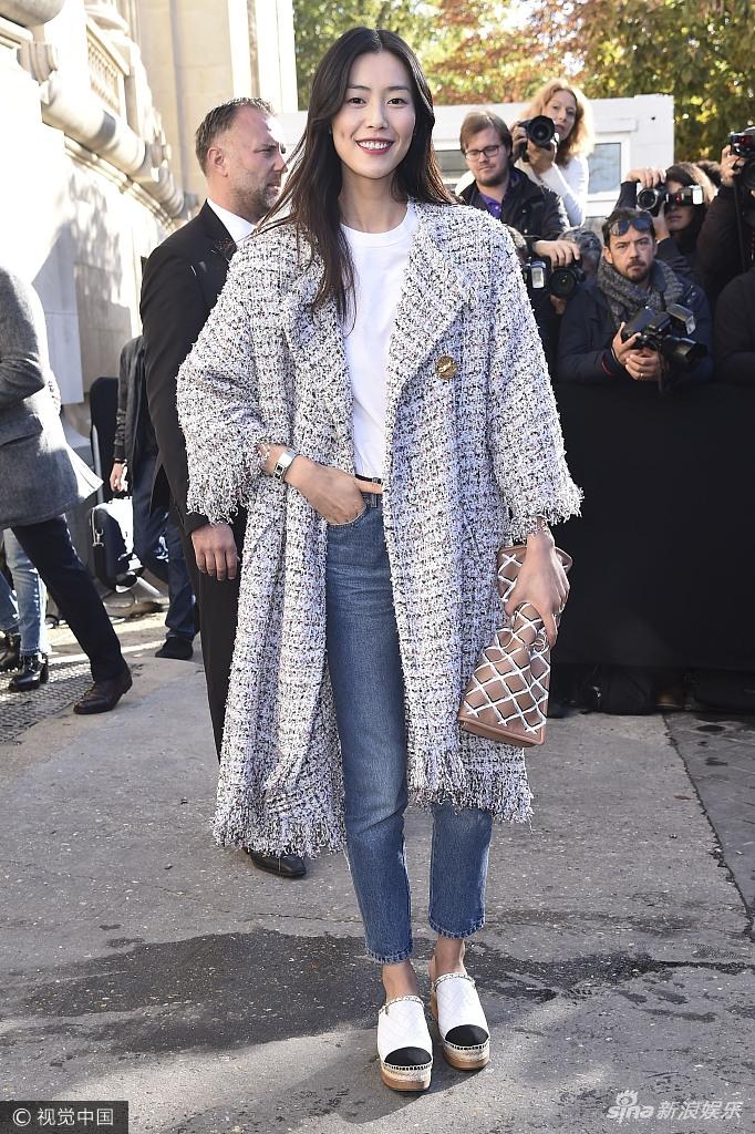 Park Shin Hye lộ mặt bóng dầu mập mạp - G-Dragon tóc đỏ chiếm sóng kinh đô thời trang Paris-9