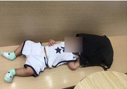 Hà Nội: Bé trai được mẹ đưa vào cửa hàng uống nước bị nhân viên chụp trộm tung lên mạng để câu like-1