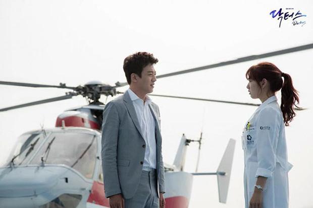 Những khoảnh khắc mắc cỡ của sao châu Á khi bị lộ hàng trước công chúng-6