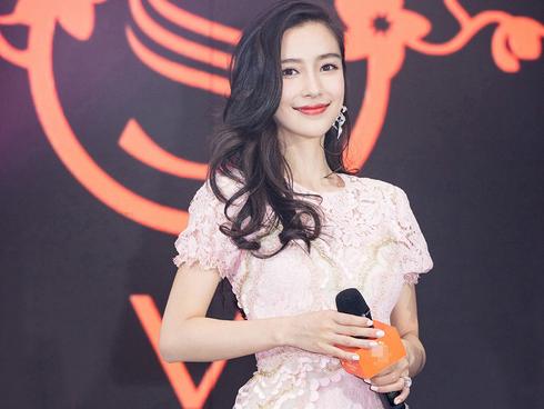 Thu nhập 500 tỷ một năm nhưng Angela Baby vẫn tiếc tiền sắm đôi tất giá 34 ngàn, giấy vệ sinh cũng phải đợi giảm giá mới mua