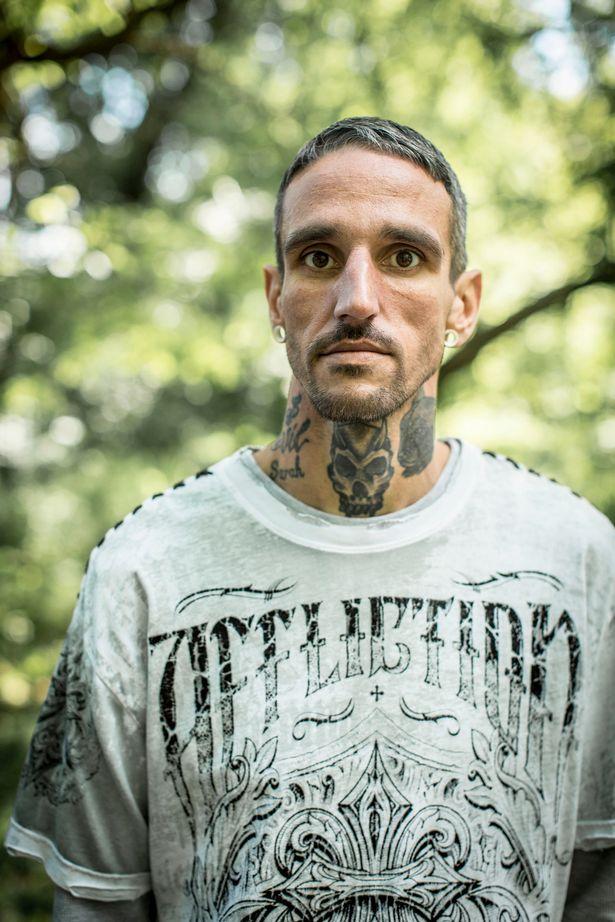 Cuộc sống khó tin ở nơi con người vật vờ như những cái xác không hồn-5