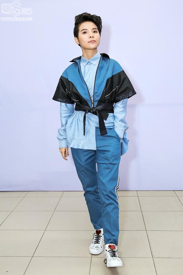 Vũ Cát Tường bất ngờ được tặng bánh sinh nhật trên sân khấu The Voice Kids-6