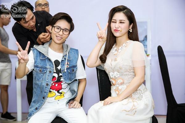 Vũ Cát Tường bất ngờ được tặng bánh sinh nhật trên sân khấu The Voice Kids-2