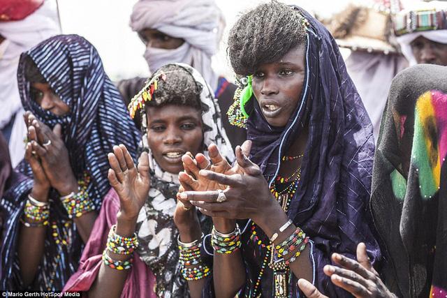 Ngày hội kỳ lạ nơi đàn ông có thể cướp vợ của người khác-8