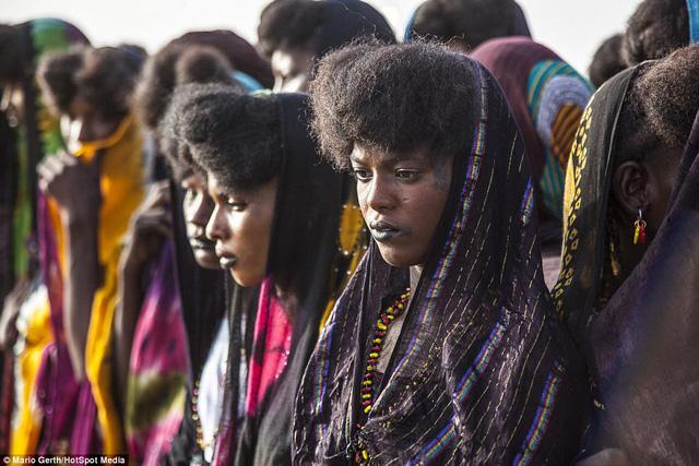 Ngày hội kỳ lạ nơi đàn ông có thể cướp vợ của người khác-9