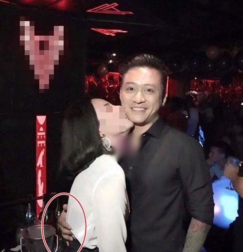 Được fan nữ hôn má, Tuấn Hưng phải hốt hoảng giải thích với vợ-1