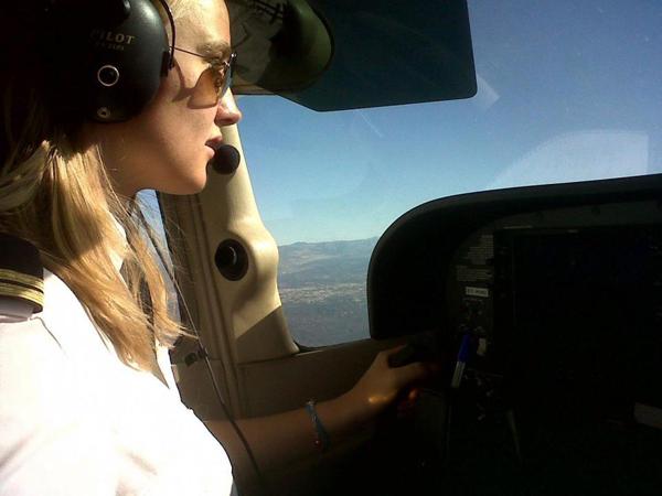 Cô gái Hà Lan thỏa mãn ước mơ chu du khi làm phi công-9
