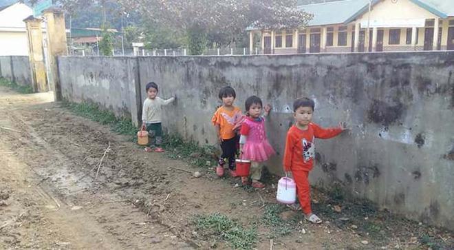 Bức ảnh đáng yêu bữa trưa không thịt của con và câu chuyện nghẹn lòng phía sau-3