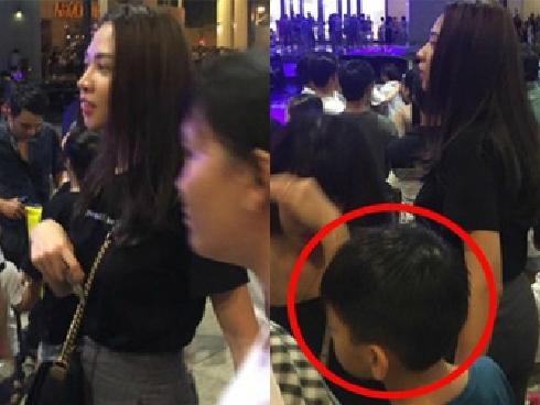 Đàm Thu Trang nắm chặt tay con trai Hồ Ngọc Hà đi chơi trung thu