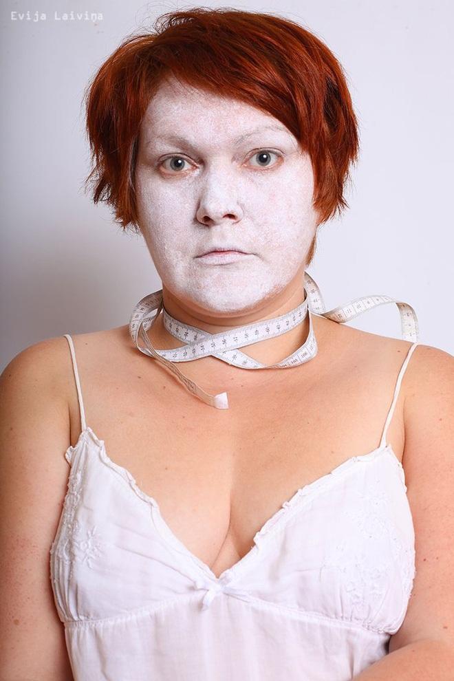 Những dụng cụ làm đẹp quái dị: bí quyết để có vẻ đẹp chuẩn mực?-2