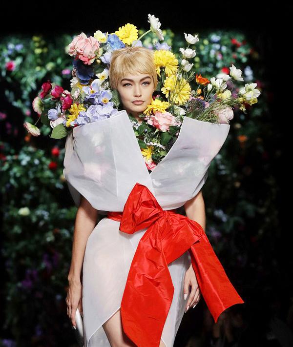 Diện cùng một thiết kế, Tóc Tiên chất phát ngất - Tiêu Châu Như Quỳnh như bó hoa thảm họa-3