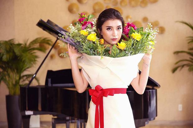 Diện cùng một thiết kế, Tóc Tiên chất phát ngất - Tiêu Châu Như Quỳnh như bó hoa thảm họa-4