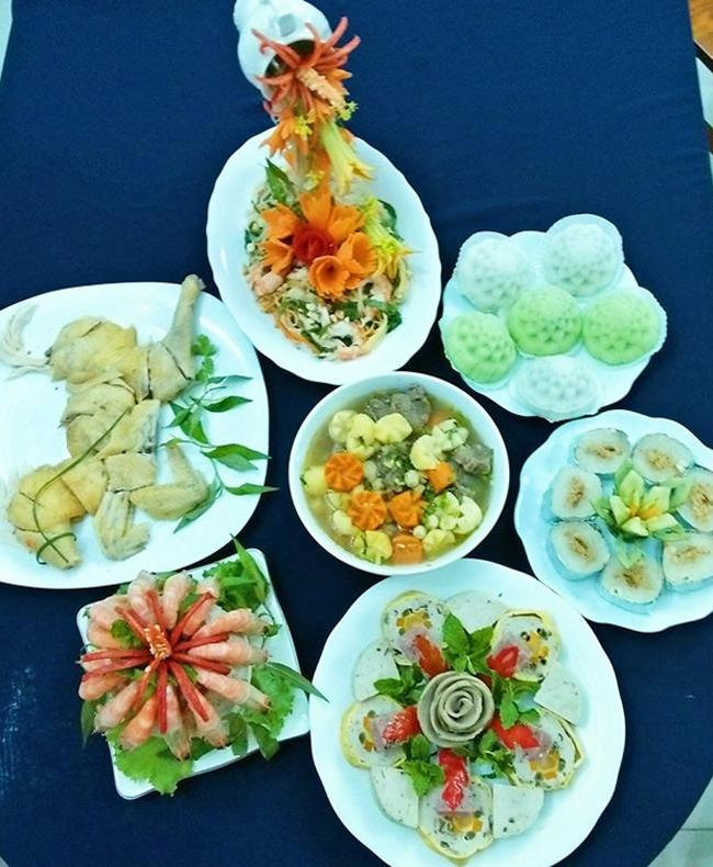 Mẹ đảm khoe mâm cỗ cúng, ai cũng hâm mộ món nộm bay tuôn như nước đổ-3