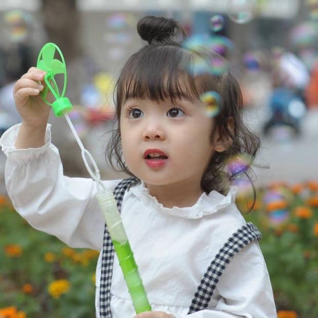 Clip: Đồng minh có khác, bố uống rượu còn con gái ra sức bao che siêu đáng yêu-5