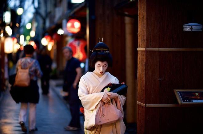 Cuộc đời ly kỳ của Geisha chín ngón nổi tiếng nhất Nhật Bản: Trẻ đa tình hàng nghìn người khao khát, cuối đời đi tu-10
