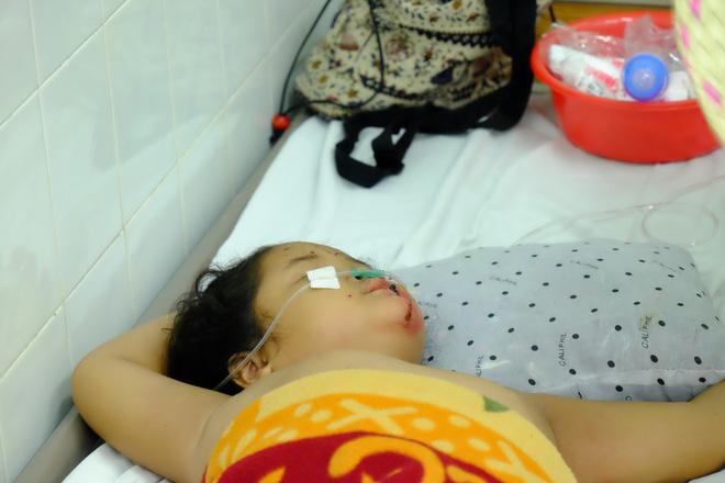 Tai nạn ở Tây Ninh: Vợ gãy chân, con gái bị xuất huyết não cha tất tưởi từ quê vào Sài Gòn chăm con-8