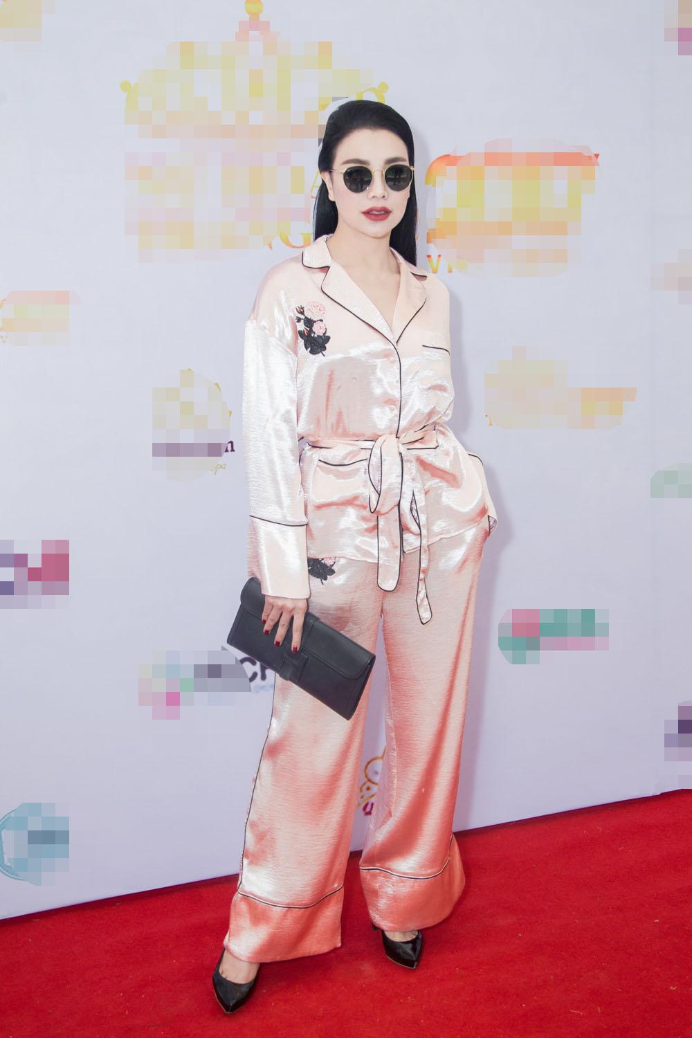 Lê Hà - Hoàng Yến lộ khuyết điểm body mũm mĩm, lọt top sao mặc xấu vì thiếu tinh tế-3