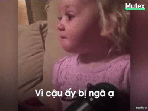 Bé gái khiến người xem yêu chết được khi xem phim hoạt hình mà khóc nấc-1