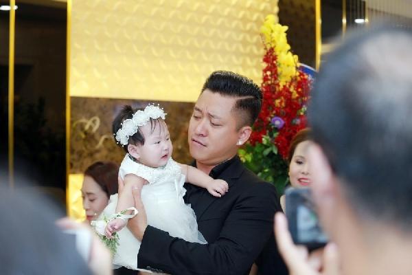 Tuấn Hưng nhận quà sinh nhật của vợ đơn giản nhưng lòng nao nao-6