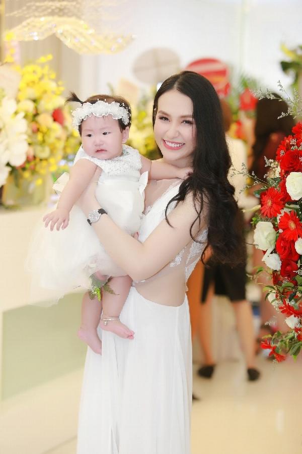 Tuấn Hưng nhận quà sinh nhật của vợ đơn giản nhưng lòng nao nao-7