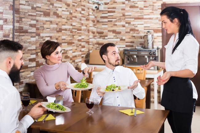 10 hành xử của thực khách khiến bồi bàn rất khó chịu-1