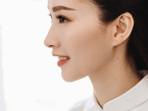 Hoa hậu Đặng Thu Thảo mang giày 30 triệu bước đi kiêu hãnh đến nơi tổ chức tiệc cưới-7