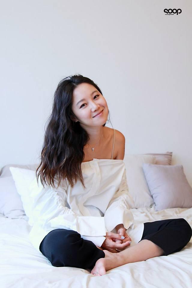 Sao Hàn 6/10: Dù đang bầu bì, nhan sắc Kim Tae Hee vẫn vượt mặt Song Hye Kyo-6