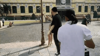 Chỉ đóng vai phụ, người đàn ông này pose dáng khiến cả Huyền My lẫn dàn thí sinh Miss Grand International phải ngả nón-6