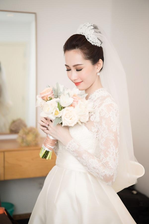 Ai là mỹ nhân diện váy cưới xuất sắc nhất trong đám cưới tháng 10 cổ tích?-6