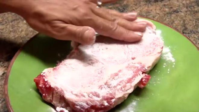 Chỉ cần rắc 2 thứ này lên, thịt bò sẽ cực kì mềm, tan ngay trong miệng-4