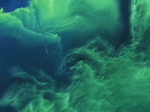 Hồ nước biến thành màu xanh tuyệt đẹp sau hơn nửa thế kỷ, nhưng đó lại là tin cực kỳ không tốt