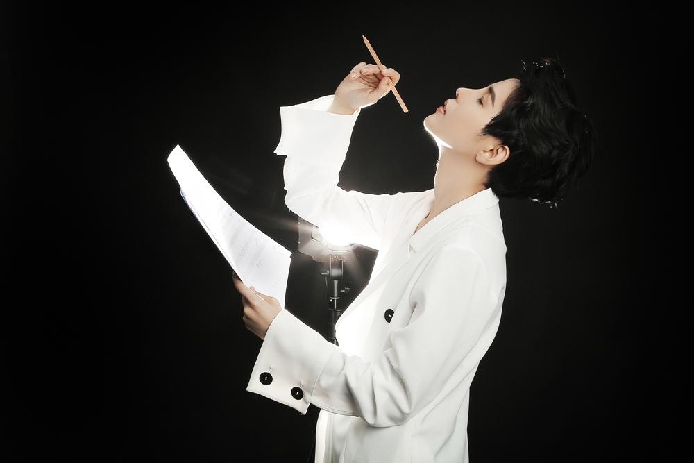 Vũ Cát Tường: Không ai dẫn lối, tôi là người tự soi sáng con đường mình đi-4