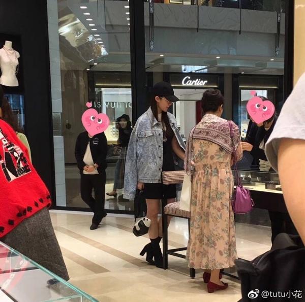 Đến thần tiên tỷ tỷ Lưu Diệc Phi nức tiếng cũng lép vế vì nhan sắc của mẹ ruột-2