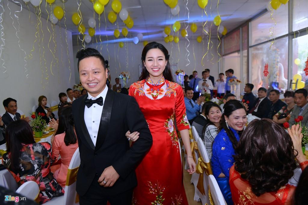 Áo dài ngày cưới của dàn người đẹp Tăng Thanh Hà, Thu Thảo, Thủy Tiên có gì khác lạ?-7