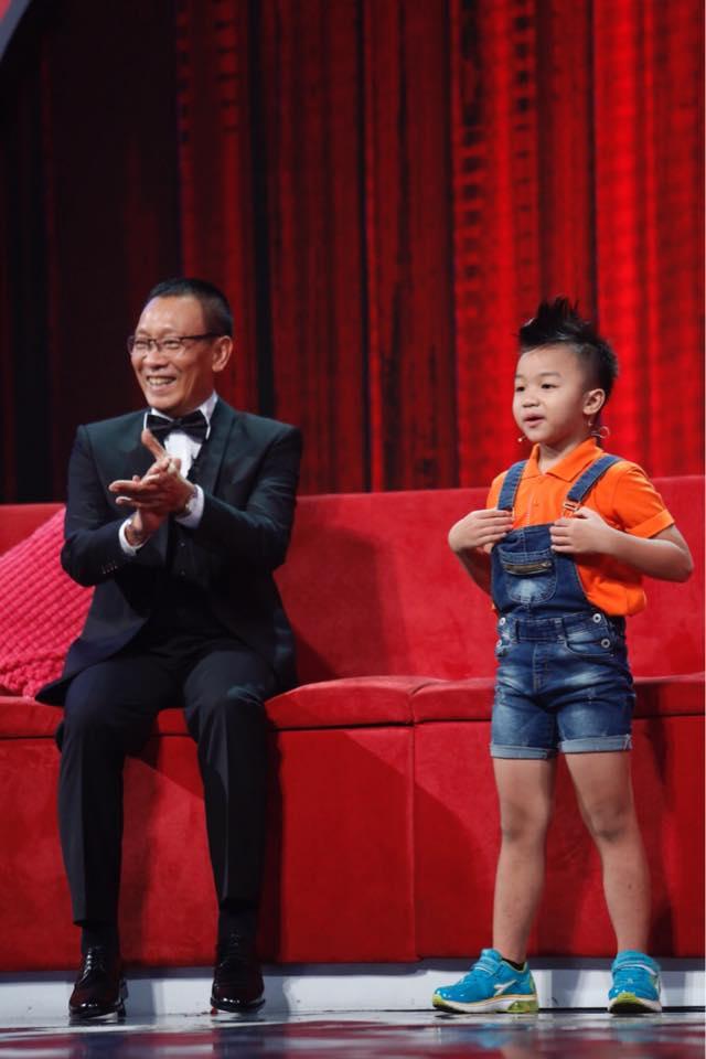 MC Lại Văn Sâm đứng hình trước cậu bé 6 tuổi có tài bắn tiếng Anh như... tiếng Thái-1