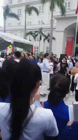 Clip thầy giáo nhà người ta nhún nhảy xì-tin hết phần sinh viên-2