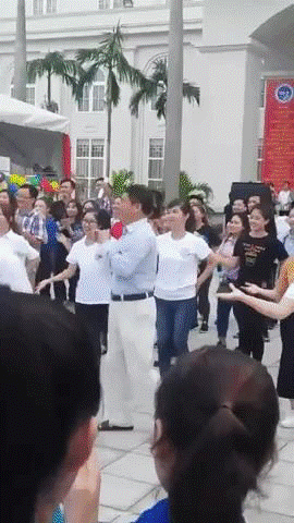 Clip thầy giáo nhà người ta nhún nhảy xì-tin hết phần sinh viên-1