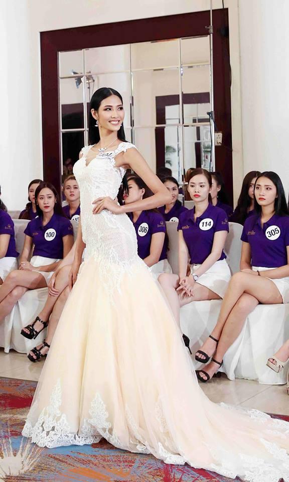 Võ Hoàng Yến lặp lại lịch sử mặc xấu ở Hoa hậu Hoàn vũ Việt Nam 2017-7