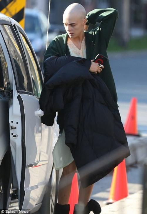 Siêu mẫu đồng tính trở lại xinh đẹp sau thời gian cạo trọc-1