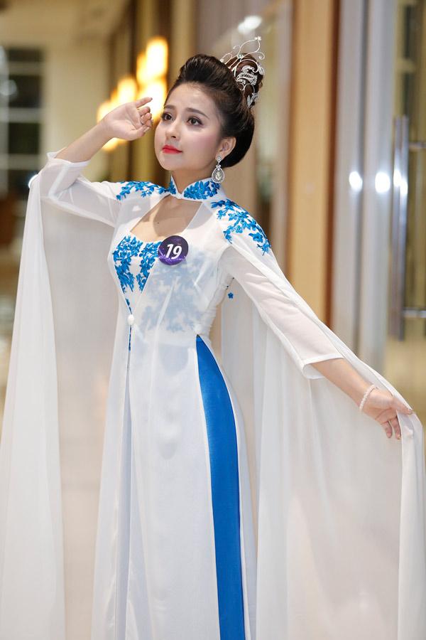 Cô gái xứ Nghệ Phan Ngọc Ánh và màn nhập vai Phật tử trên sân khấu chung kết Sao Mai-2